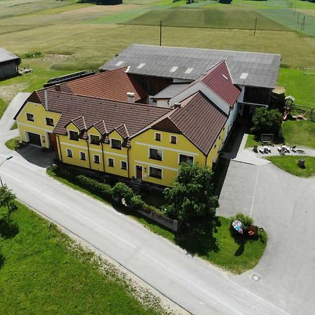 Kindererlebnis- Und Biobauernhof Hipp-Bruckner Wornharts Экстерьер фото
