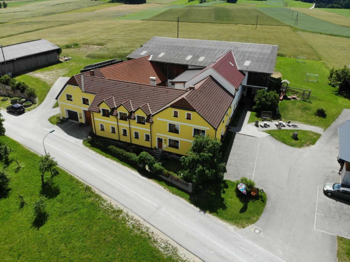 Kindererlebnis- Und Biobauernhof Hipp-Bruckner Wornharts Экстерьер фото